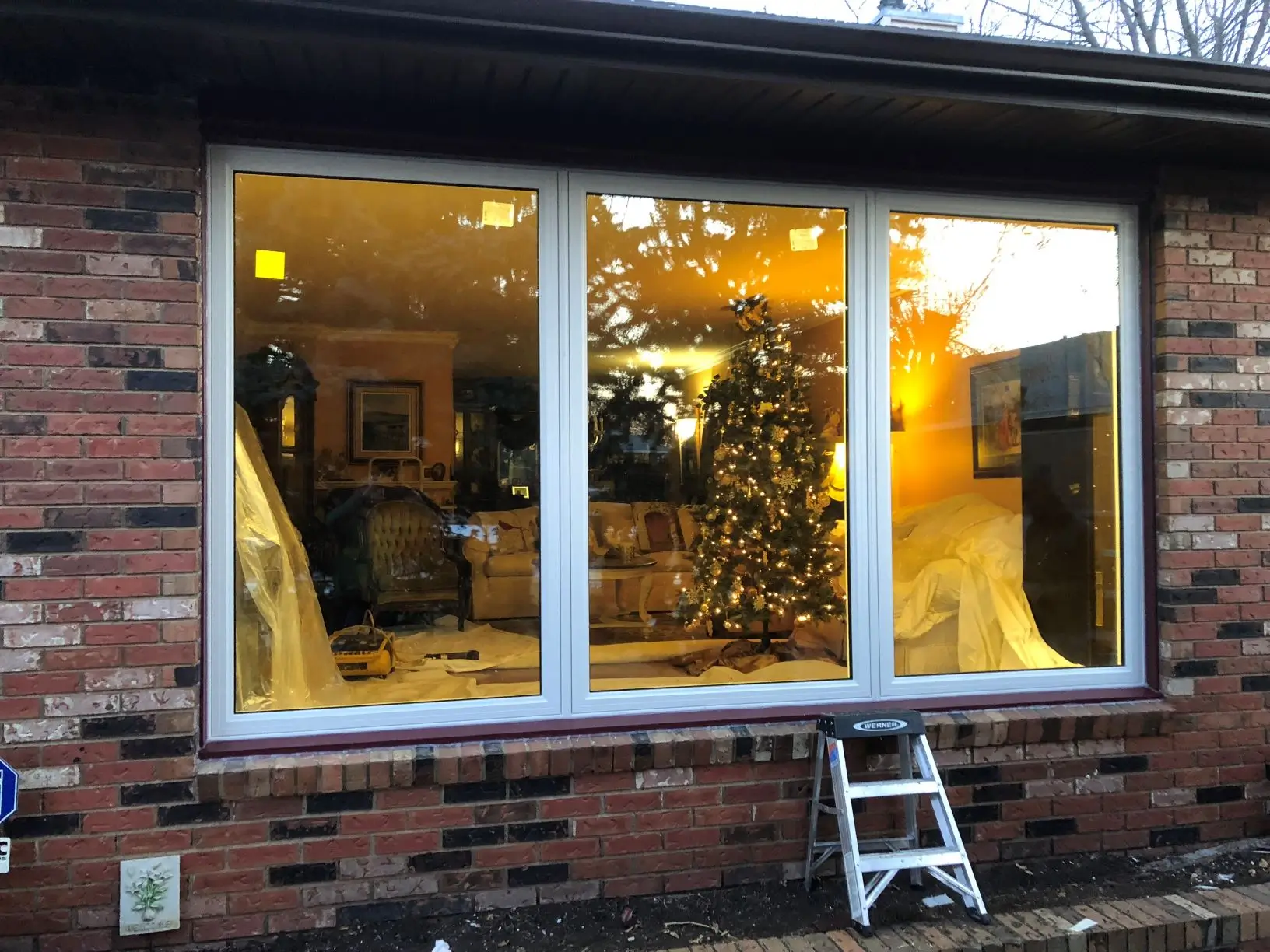 after At Window Seal West, we offer premium window and door replacement services to homeowners in Blackfalds. With our factory-direct pricing, you can save up to 25% on windows and doors while enjoying the best in energy efficiency and custom designs.